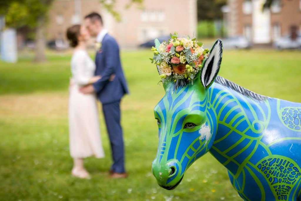 Fotoshooting eines Hochzeitspaares mit einem Hochzeitsfotografen aus Wesel an der Zitadelle