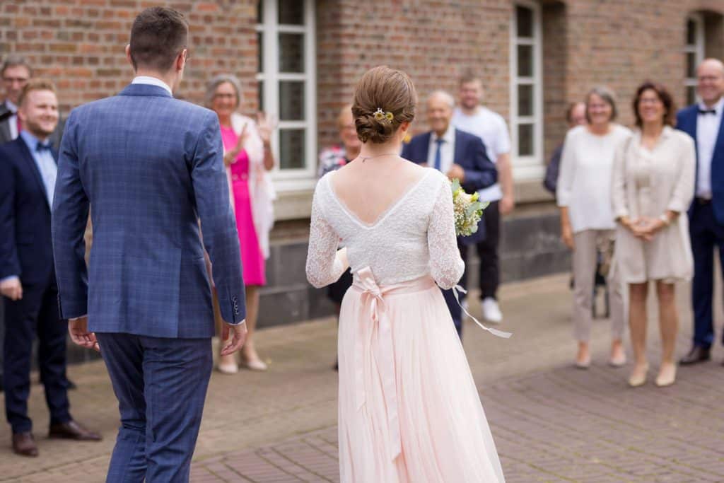 Fotos einer Hochzeit von einem Hochzeitsfotografen aus Wesel zeigen eine standesamtliche Trauung in der Zitadelle in Wesel