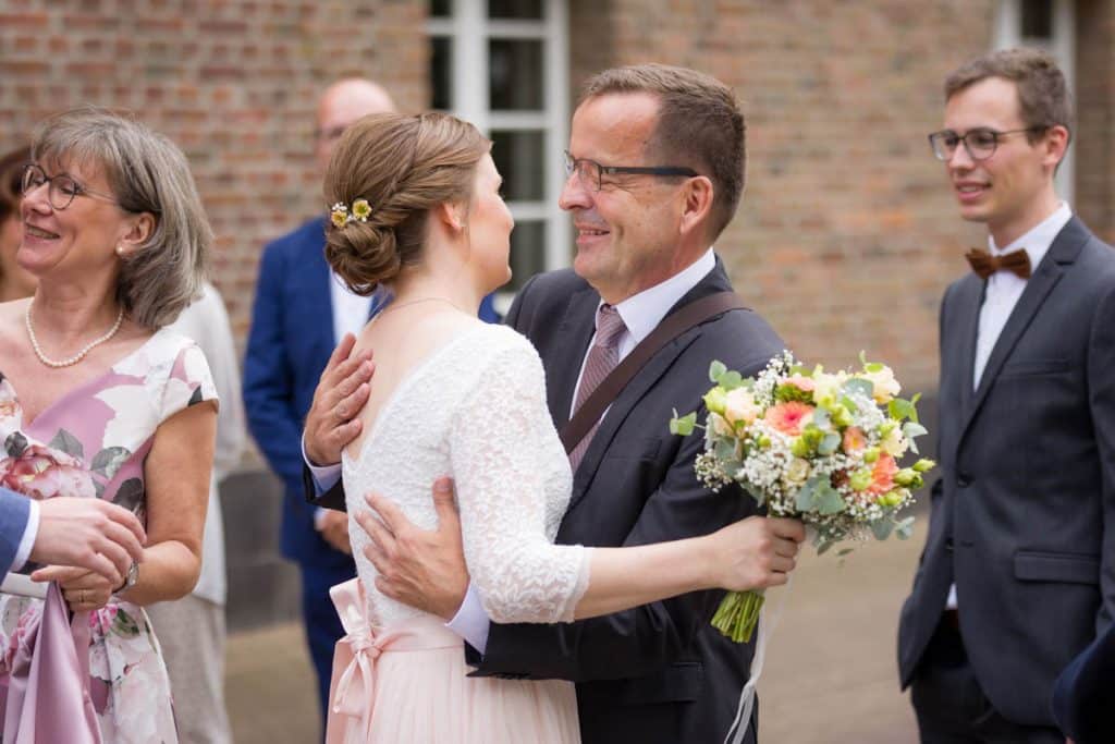 Fotos einer Hochzeit von einem Hochzeitsfotografen aus Wesel zeigen eine standesamtliche Trauung in der Zitadelle in Wesel