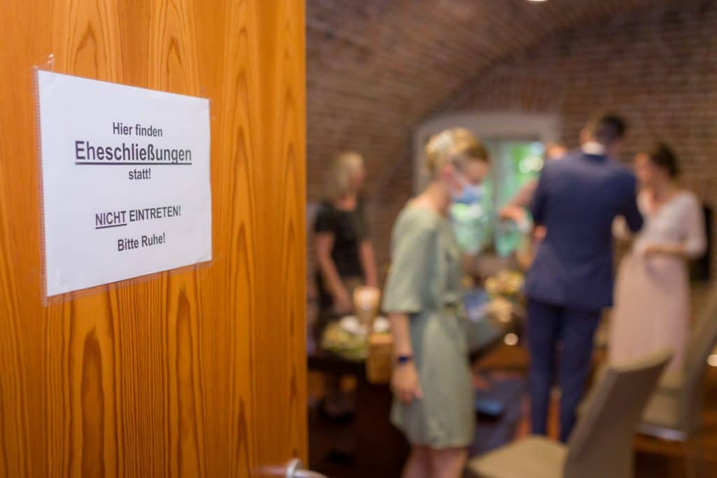 Fotos einer Hochzeit von einem Hochzeitsfotografen aus Wesel zeigen eine standesamtliche Trauung in der Zitadelle in Wesel