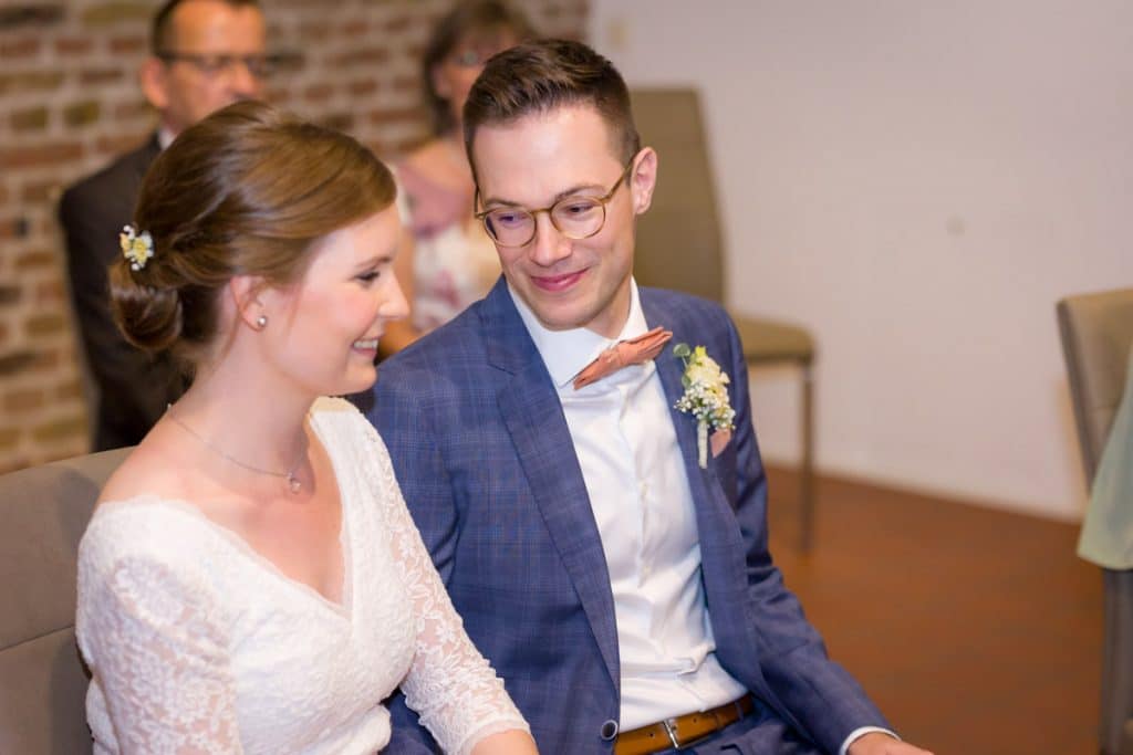 Fotos einer Hochzeit von einem Hochzeitsfotografen aus Wesel zeigen eine standesamtliche Trauung in der Zitadelle in Wesel