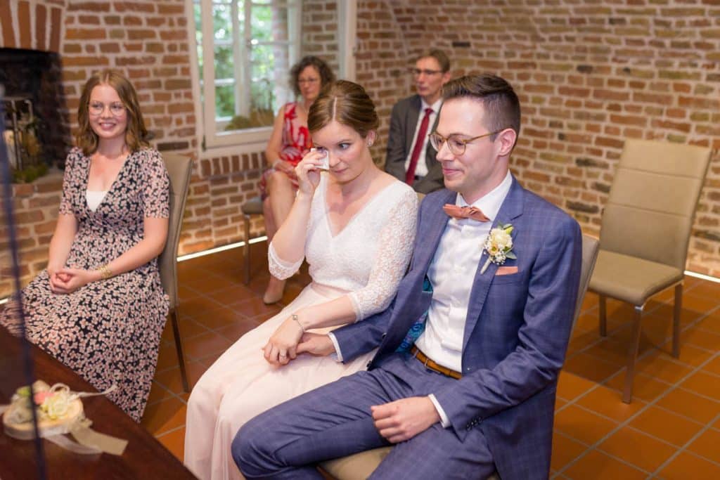 Fotos einer Hochzeit von einem Hochzeitsfotografen aus Wesel zeigen eine standesamtliche Trauung in der Zitadelle in Wesel