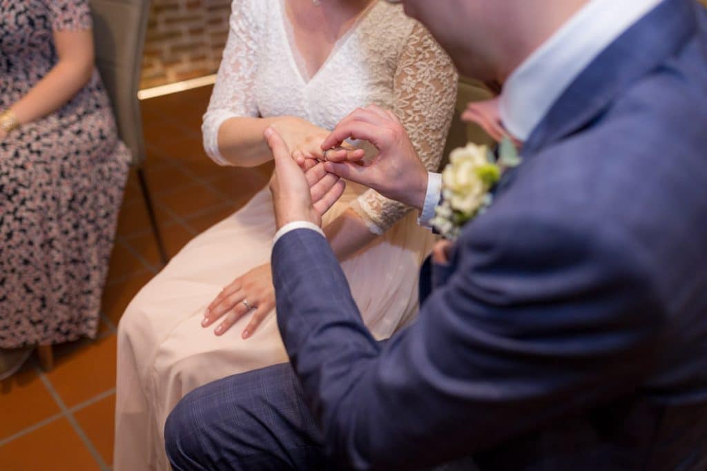 Fotos einer Hochzeit von einem Hochzeitsfotografen aus Wesel zeigen eine standesamtliche Trauung in der Zitadelle in Wesel