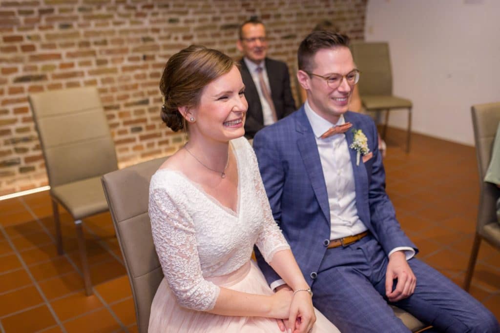 Fotos einer Hochzeit von einem Hochzeitsfotografen aus Wesel zeigen eine standesamtliche Trauung in der Zitadelle in Wesel