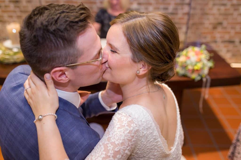 Fotos einer Hochzeit von einem Hochzeitsfotografen aus Wesel zeigen eine standesamtliche Trauung in der Zitadelle in Wesel