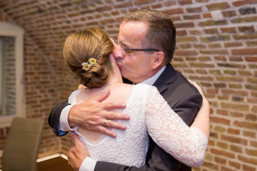 Fotos einer Hochzeit von einem Hochzeitsfotografen aus Wesel zeigen eine standesamtliche Trauung in der Zitadelle in Wesel