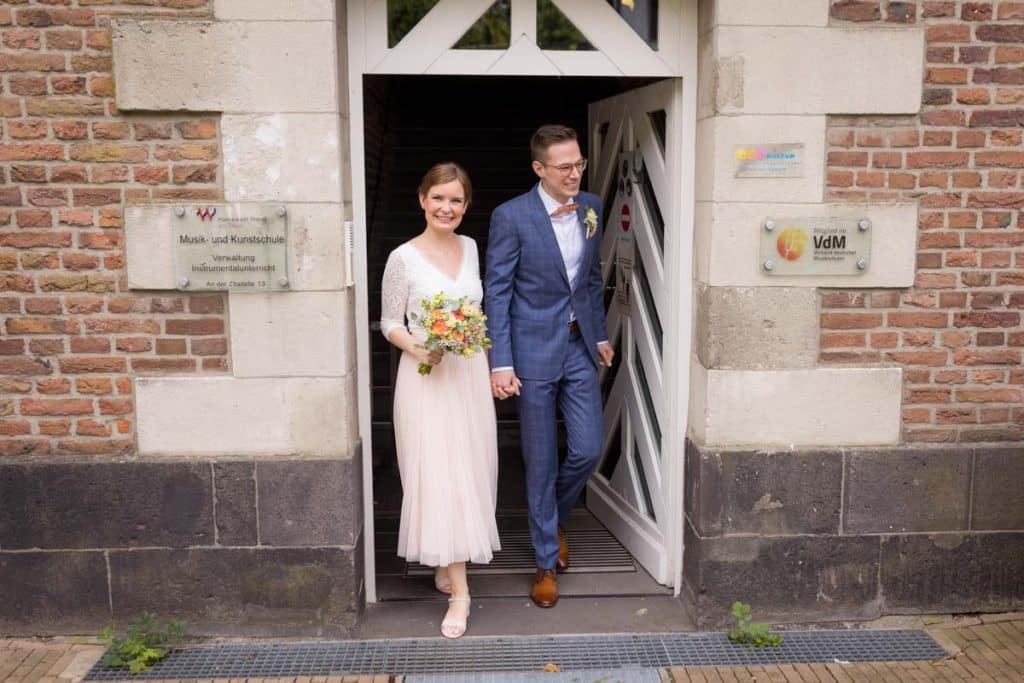 Fotos einer Hochzeit von einem Hochzeitsfotografen aus Wesel zeigen eine standesamtliche Trauung in der Zitadelle in Wesel