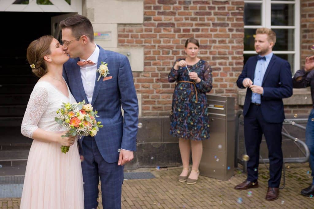 Fotos einer Hochzeit von einem Hochzeitsfotografen aus Wesel zeigen eine standesamtliche Trauung in der Zitadelle in Wesel