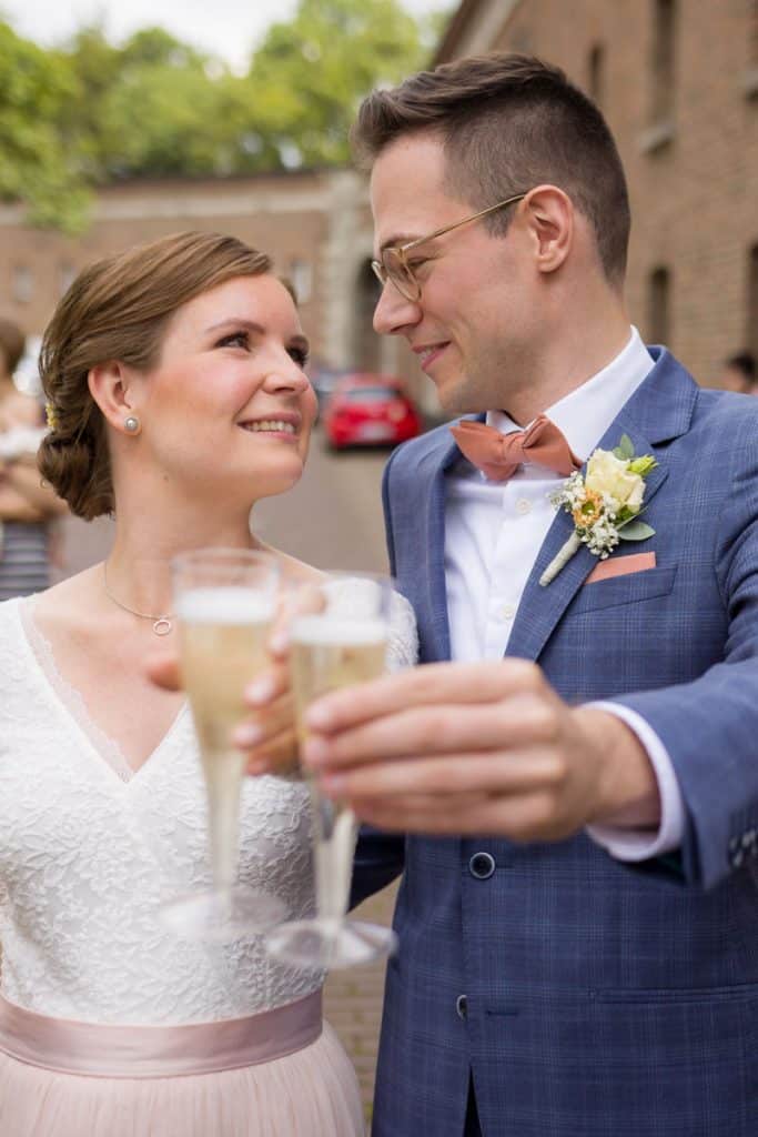 Fotos einer Hochzeit von einem Hochzeitsfotografen aus Wesel zeigen eine standesamtliche Trauung in der Zitadelle in Wesel