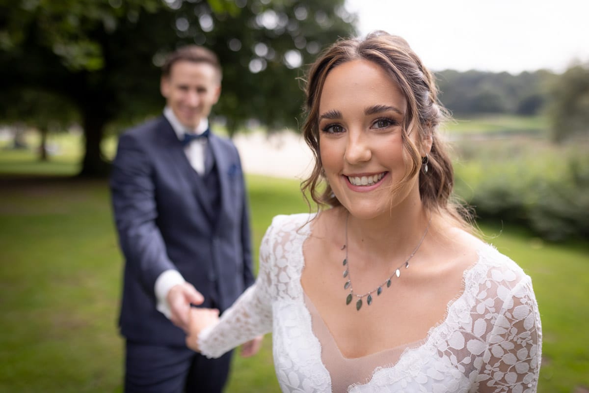 Fotoshooting zur Hochzeit in Duisburg: Kreative und emotionale Hochzeitsfotos voller Kontraste, festgehalten vom Hochzeitsfotograf Duisburg.