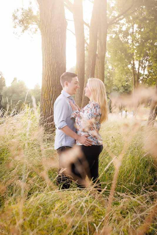 Paarshooting in der Natur: Emotionale und natürliche Paarfotos, fotografiert von Fotograf Martin Valk in Dinslaken und Duisburg.